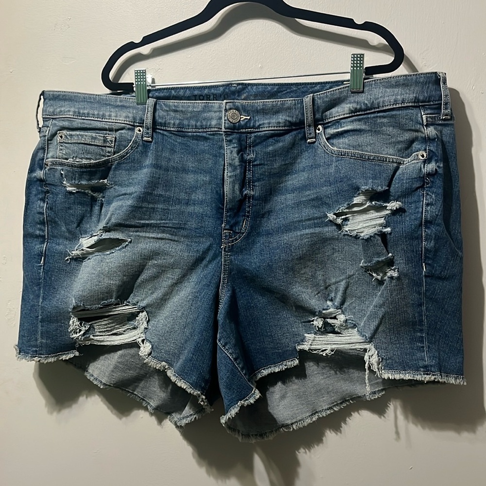 NWOT Torrid Mid-Rise Vintage-Stretch Jean Shorts
